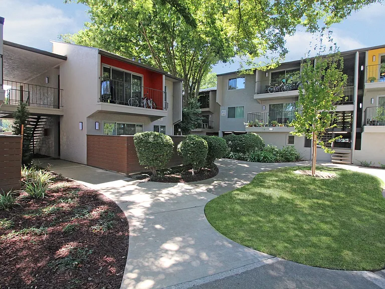 815 E St — Photo 9