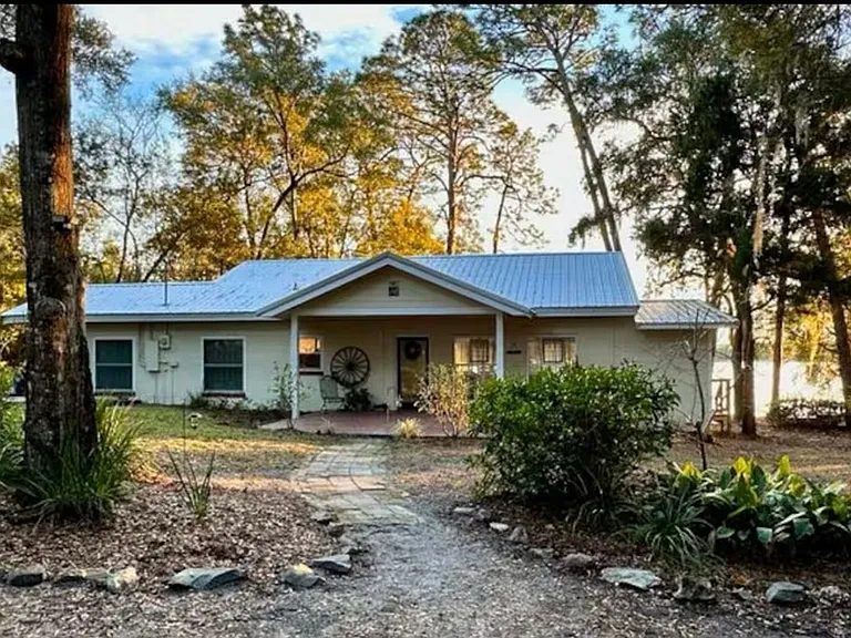 107 Cygnet Ln — Photo 1