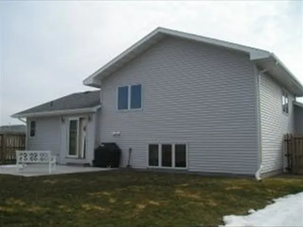 440 Crestwood Ct SE, E Grand Forks, MN 56721
