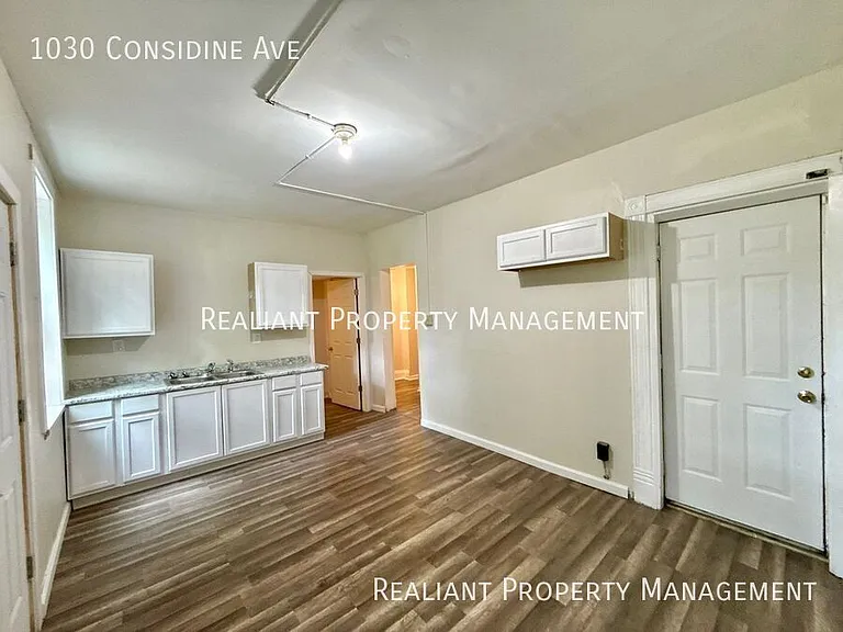 1030 Considine Ave — Photo 9