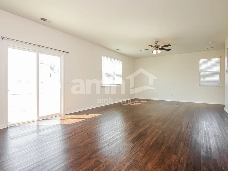 203 Bushwood Dr — Photo 8