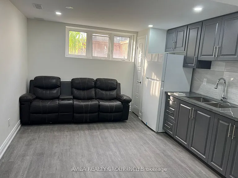 772 Magnolia Ter — Photo 3