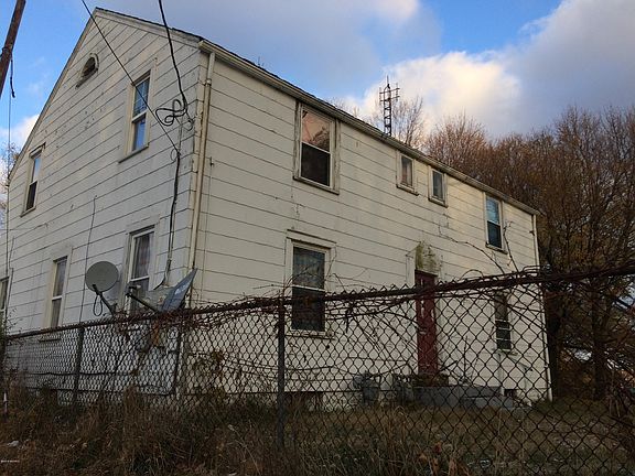 3rd image of 290 Thayer Ct