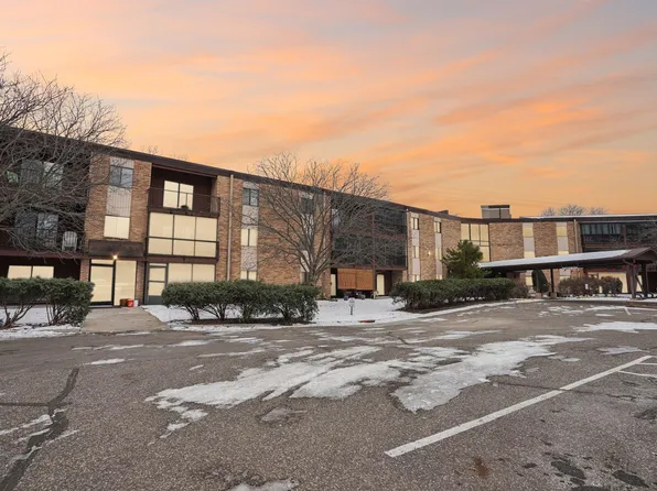 2670 Oxford St N APT 213, Roseville, MN 55113
