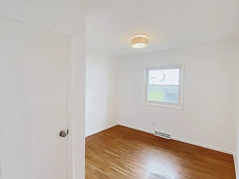 3044 Buchanan St NE — Photo 11