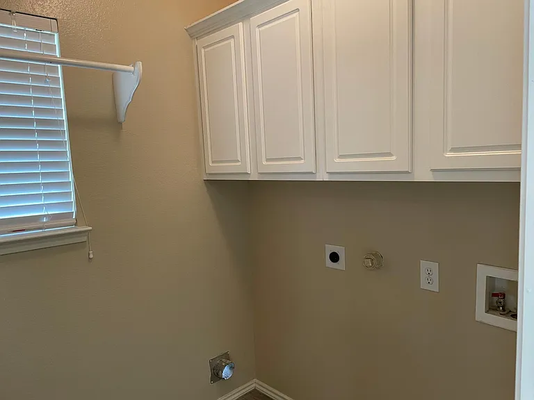 2328 Gabriel Dr — Photo 17