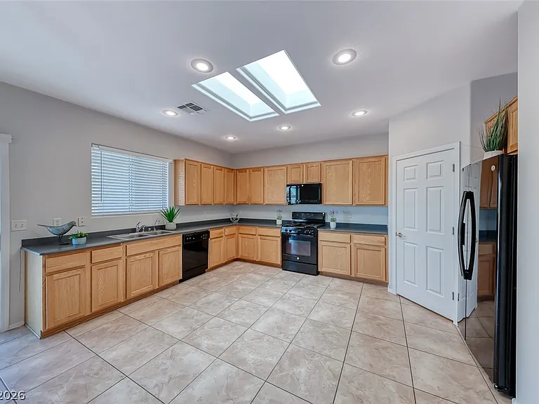 2343 Schaeffer Hills Dr — Photo 16
