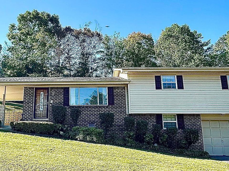 1st image of 3105 Woodfrin Dr SE