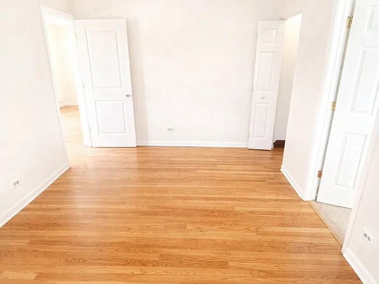 1404 W Estes Ave — Photo 12