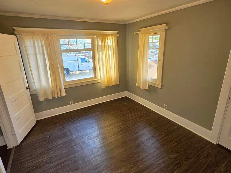 828 Orizaba Ave — Photo 6