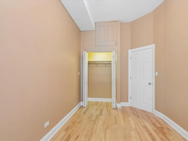 4220 S Champlain Ave #3S — Photo 7