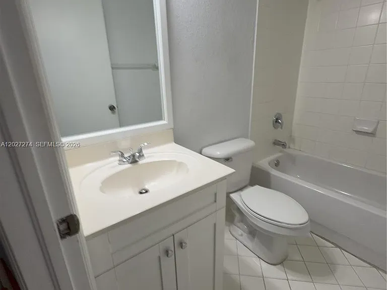 995 NE 34th Ave #201 — Photo 26