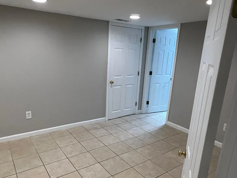 1306 Graham St — Photo 15