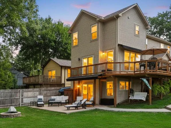 5545 Paradise St, Commerce Twp, MI 48382