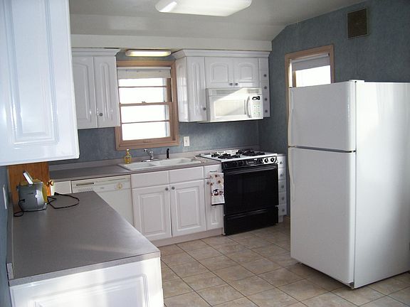 Built in microwave, dishwasher plus all other appliances stay!