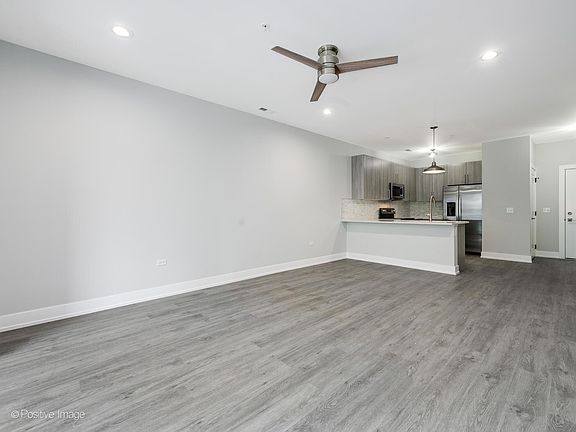 2nd image of 825 E 61st St #404