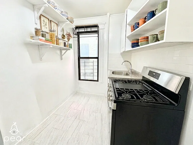 122 31st St #1R — Photo 20