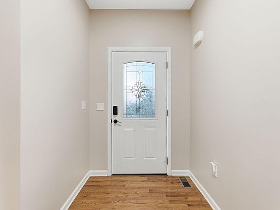 5th image of 824 Stone Ridge Dr