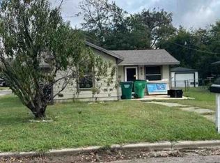 924 N Clements St, Gainesville, TX 76240