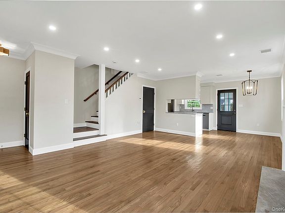 5th image of 2 Bayview Court