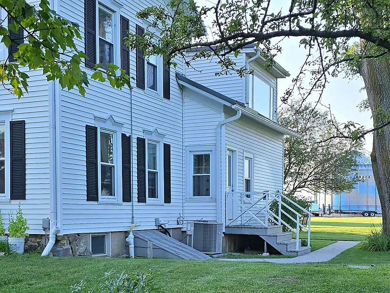 11718 Thayer Rd #2 — Photo 3