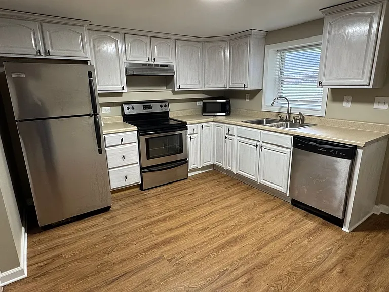 2903 S Greenwood Dr — Photo 3