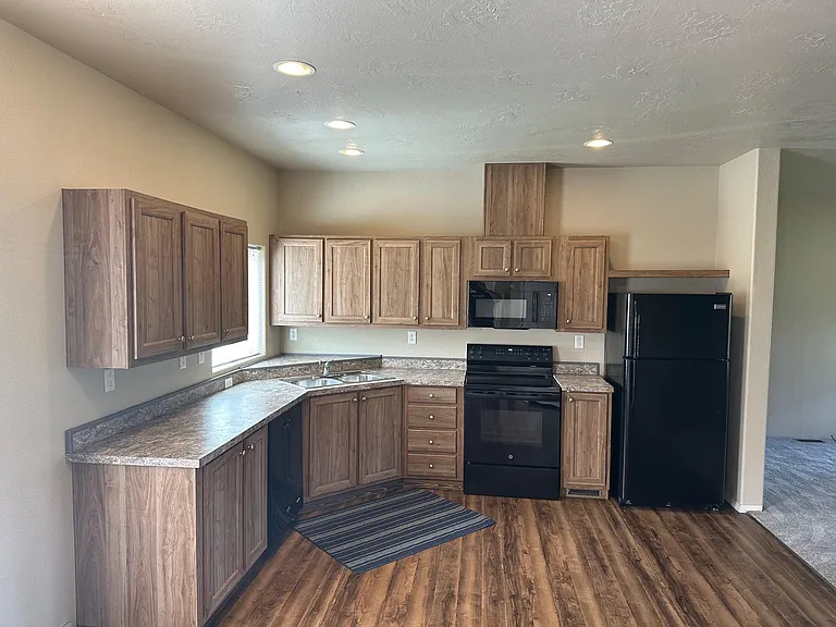 220 Swofford Rd — Photo 6