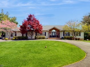 22 Uptom Pine Rd, Lebanon, NJ 08833