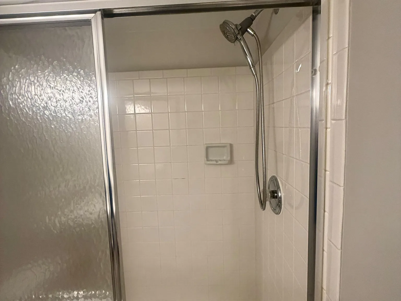 4 bed, 2386 sqft, $2,100 — Photo 4