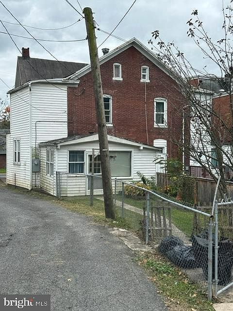 2nd image of 215-217 W 5th St