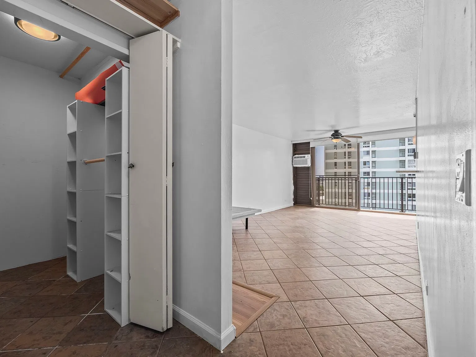 Pet-Friendly Makiki Rental at The Camelot | Pool, Fitness Center, Cable, Water & Sewer Included! — Photo 4