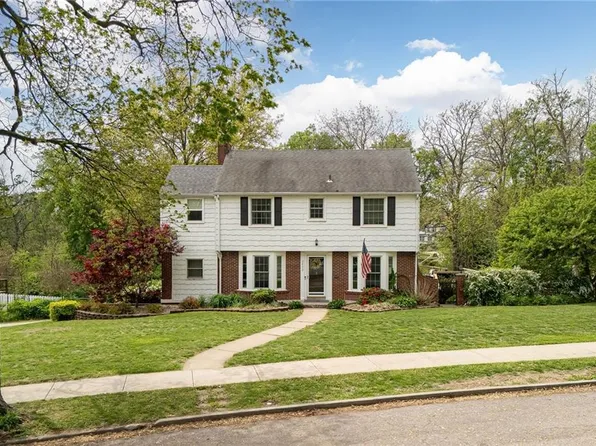 2402 N Circle Dr, Saint Joseph, MO 64505
