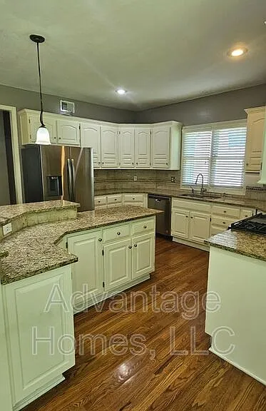14117 Parkhill Ln — Photo 8