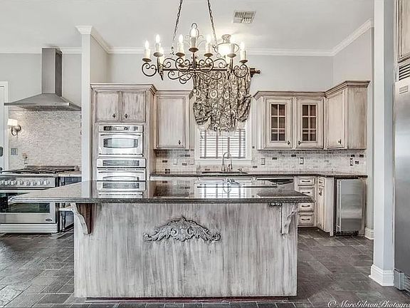 5th image of 105 Prestwick Cir