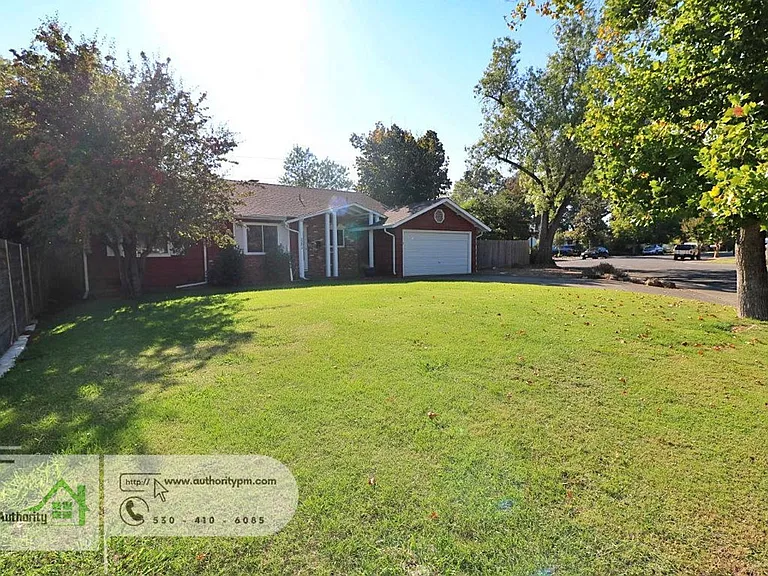 2202 Canal Dr — Photo 2