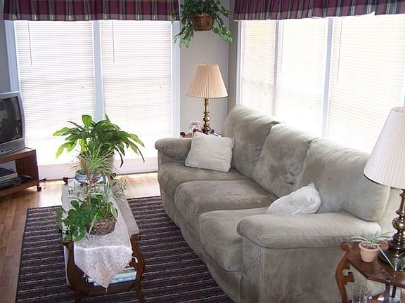 4th image of 1339 Martin Way
