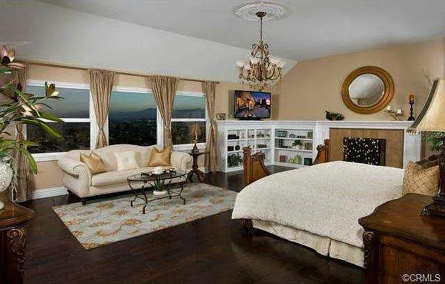 5 bed, 5579 sqft, $15,500 — Photo 3