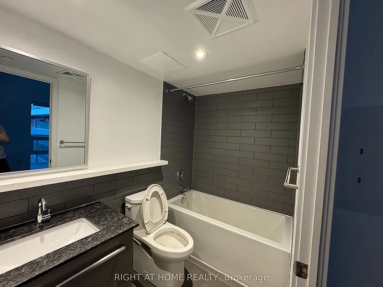 160 Flemington Rd #1022 — Photo 14
