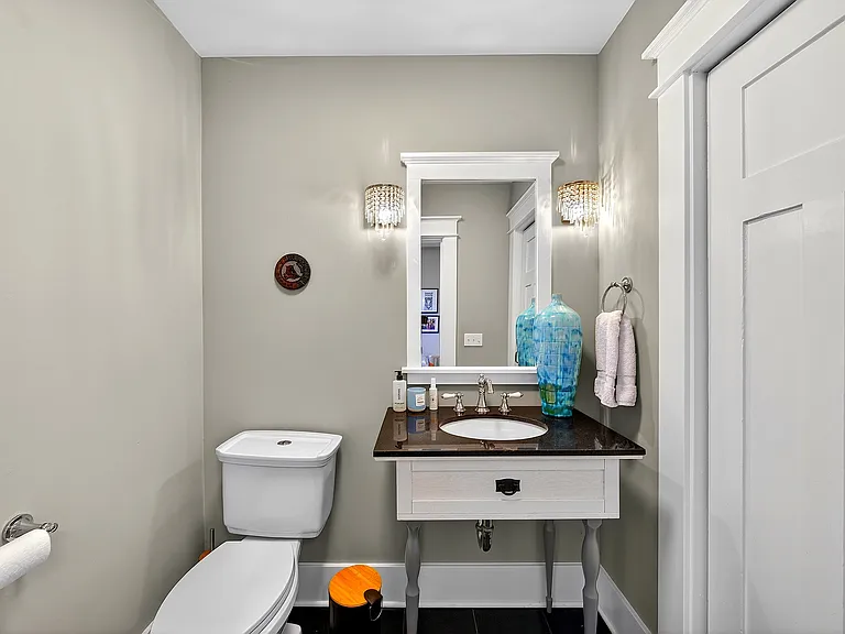 1/2 bath off flex room