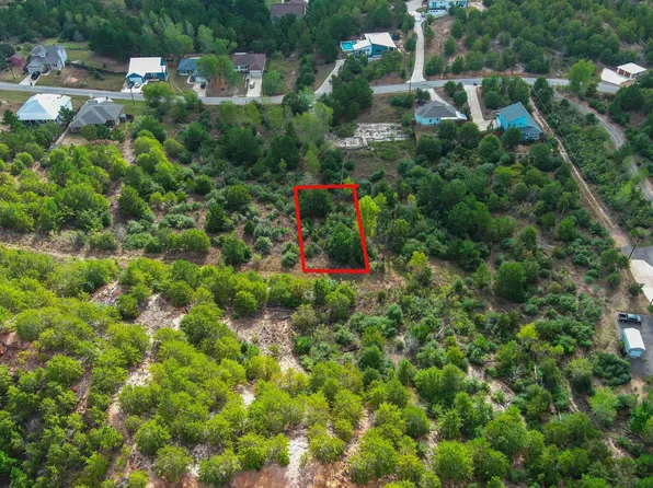 492 Kahalulu Dr, Bastrop, TX 78602