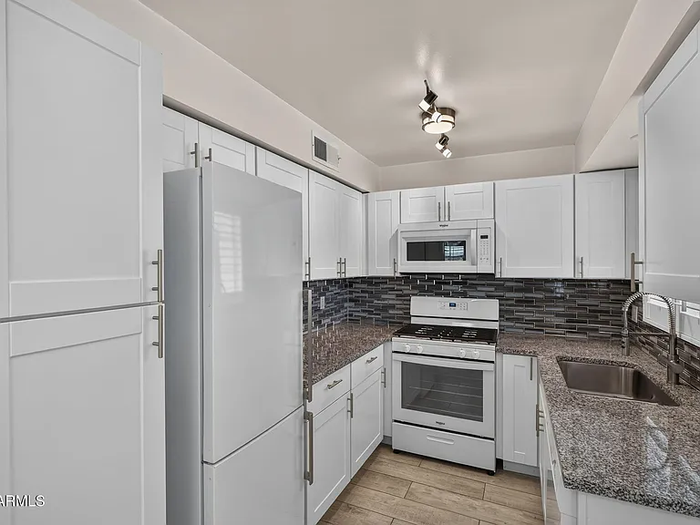 3517 E Montecito Ave #A — Photo 25