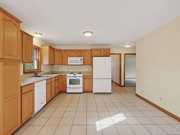 5th image of 99 Merrill Road