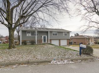 1419 Summit View Dr, Holts Summit, MO 65043