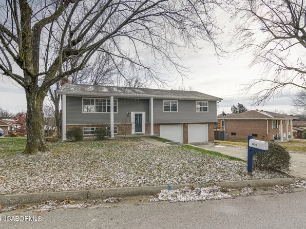 1419 Summit View Dr, Holts Summit, MO 65043