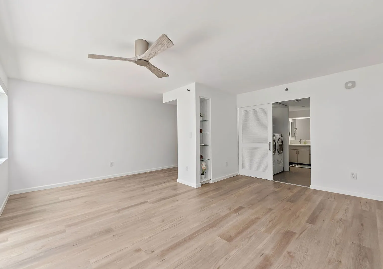 Honuakaha - Renovated Studio with one assigned parking stall — Photo 4