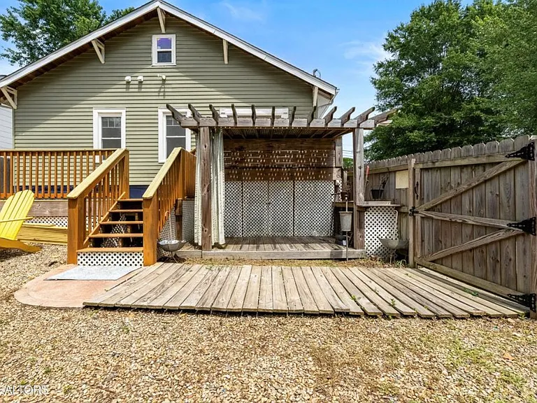 2919 Dempster St — Photo 20