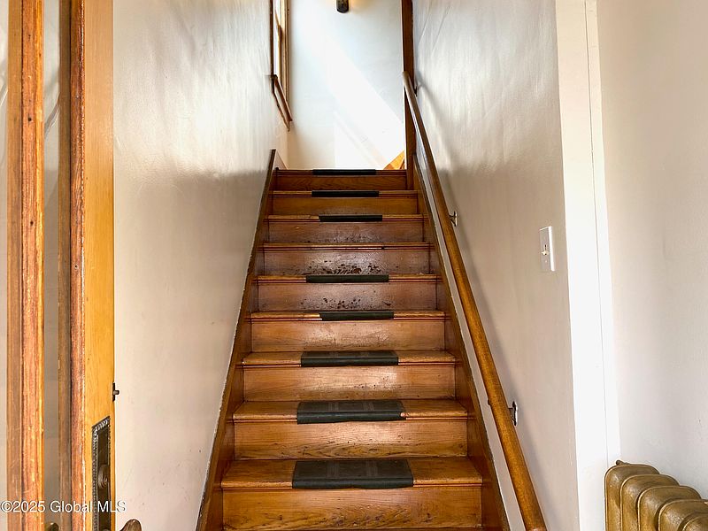 2nd image of 8 Mapleridge Avenue