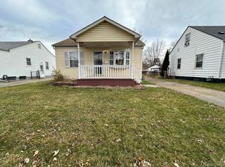 19121 Kenosha St, Harper Woods, MI 48225
