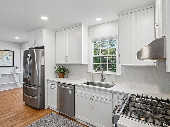 4th image of 753 Milldenhall Rd