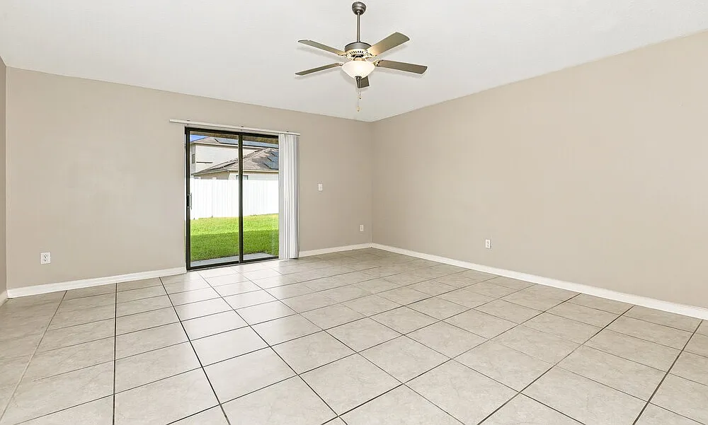 4 bed, 2.0 bath, 1817 sqft, $2,315 — Photo 4